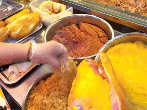 Khách Tây chi 1.000 USD mua vé máy bay tới Việt Nam chỉ để ăn bánh mì 2 USD