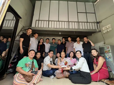 Rắn vàng Sài Gòn hỗ trợ gần 100 triệu đồng cho bạn đồng niên bị ung thư